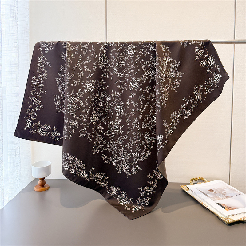 Luksusowa, vintage'owa kwadrat – Face Scarf Mask recenzja i cena