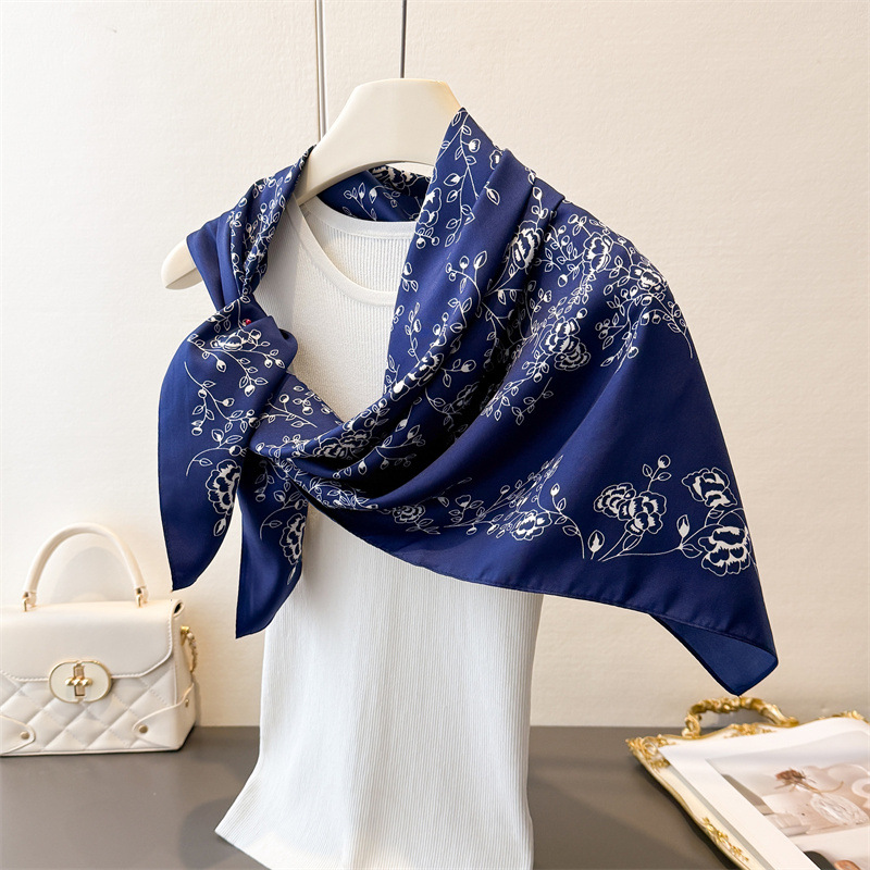 Luksusowa, vintage'owa kwadrat – Face Scarf Mask recenzja i cena