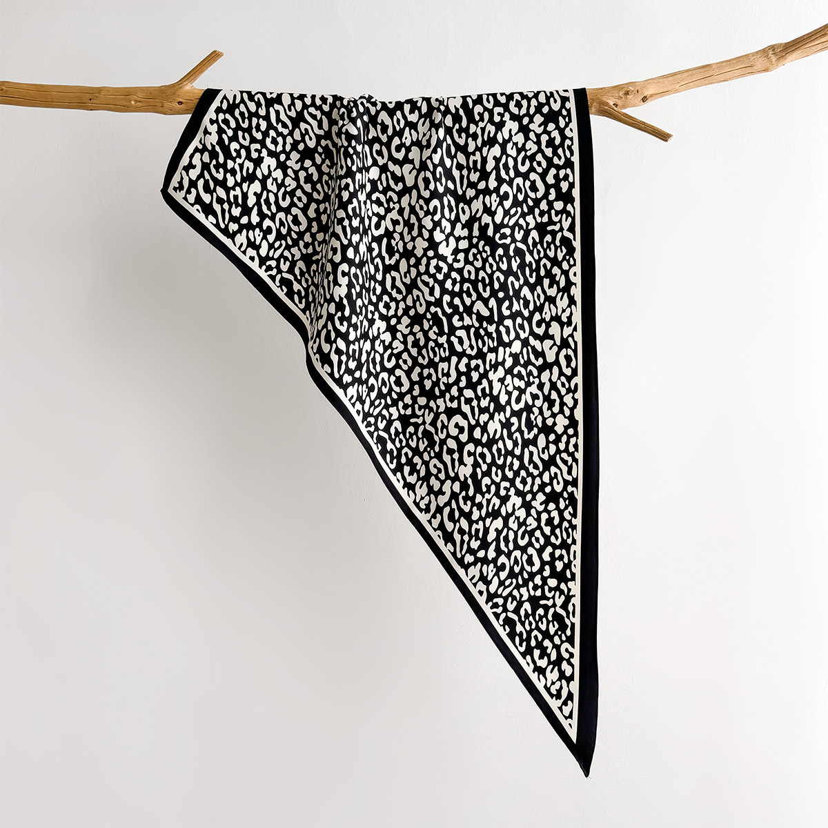 Kwadratowa apaszka damska z kw – Scarf Silk Square recenzja i cena