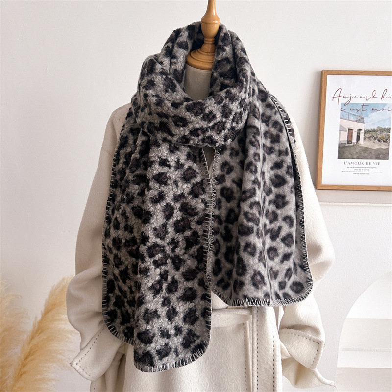 Jesienno-zimowy szal w panterk – Pashmina Wrap Large recenzja i cena
