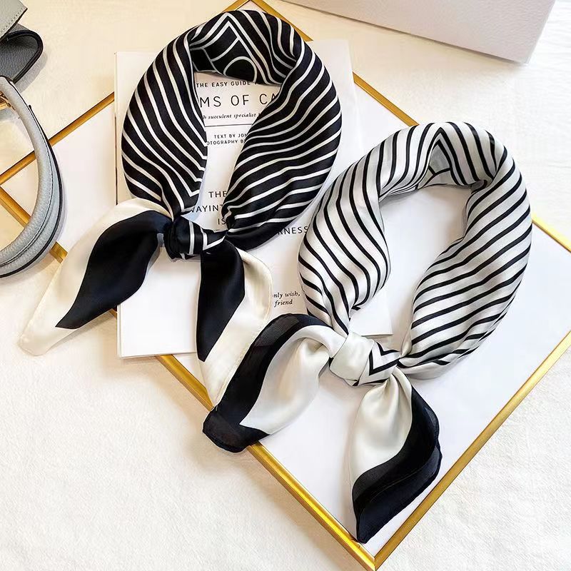 Fashion Square 70cm czarno-bia – Silk Tie Striped recenzja i cena