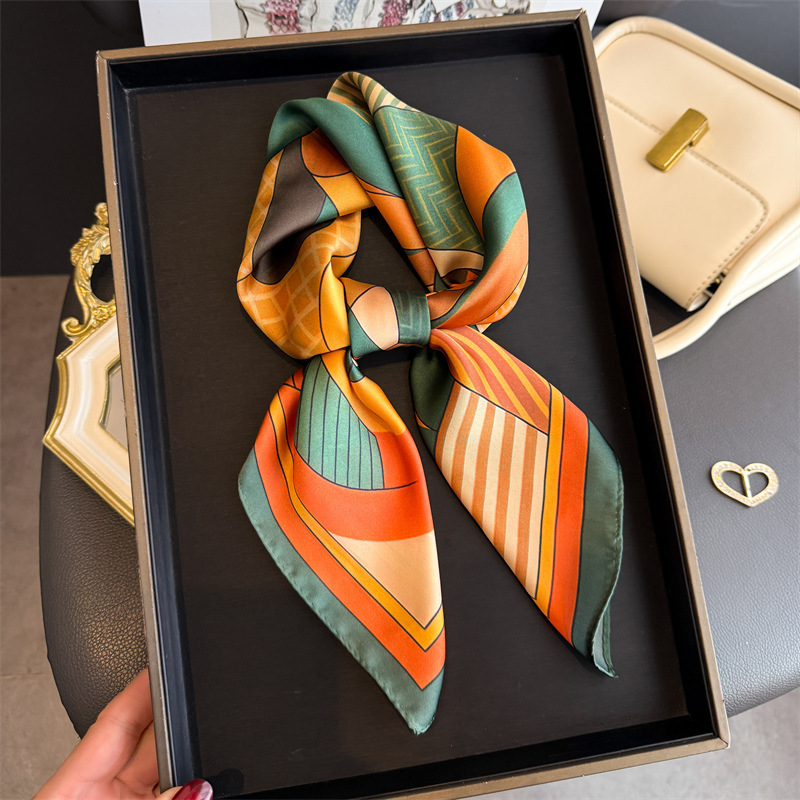 Jedwabne apaszki damskie z now – Silk Neck Scarf recenzja i cena